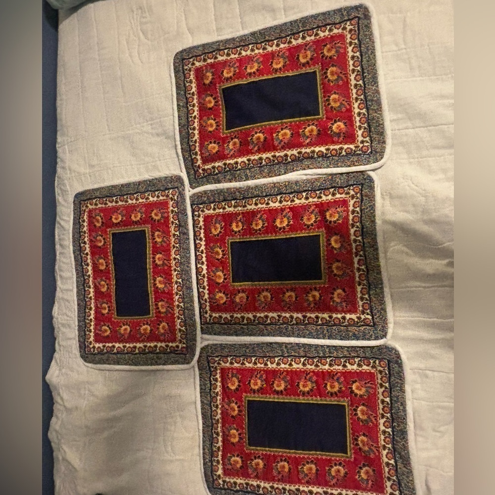 Hand quilted kitchen placemats. Set of 4. Reversible.